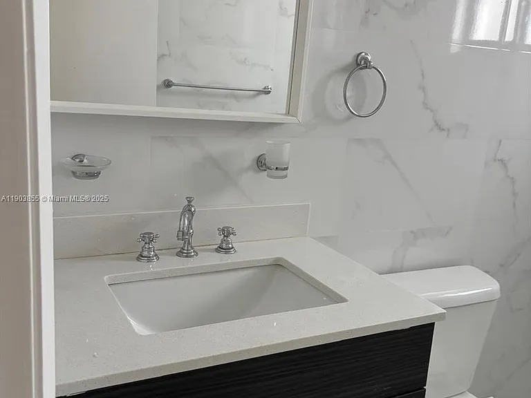 423 E 27th St #101 — Photo 10