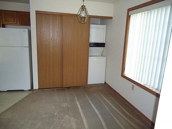 2nd image of 915 Fox Creek Dr #3