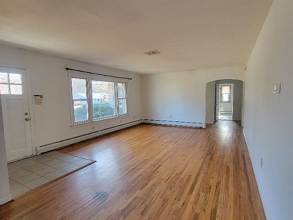 3rd image of 151 Huston Ave