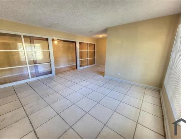 8139 Helston Dr, Jacksonville, FL 32208