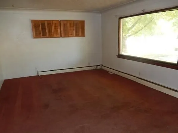 700 Mill St, Mount Olive, IL 62069