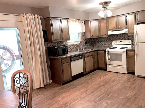 5th image of 418 Hampshire Dr