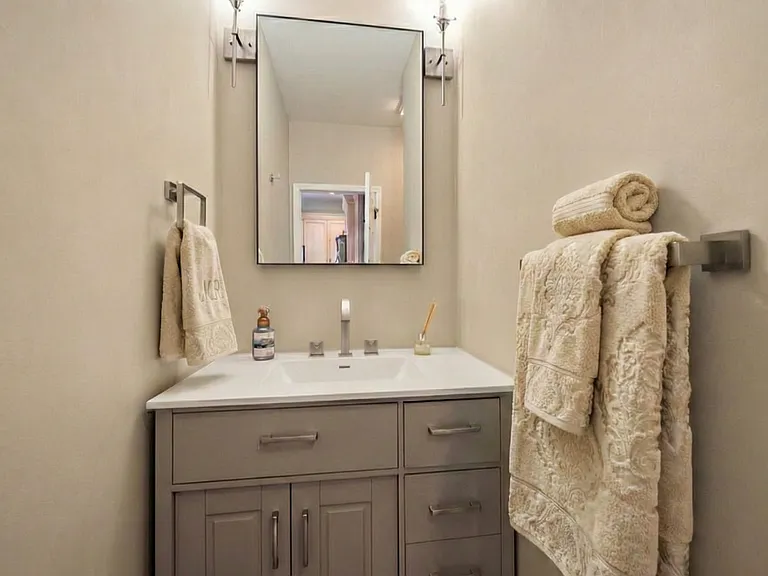 142 N Dixon Dr — Photo 25