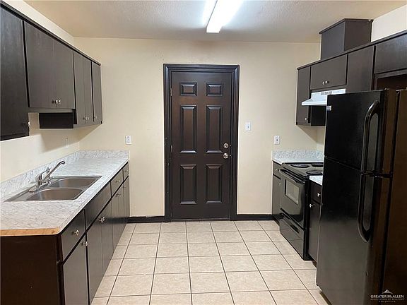 5th image of 826 Alexandria Ave