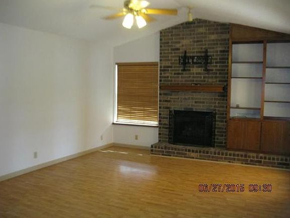 3rd image of 116 Parkwoods Ct
