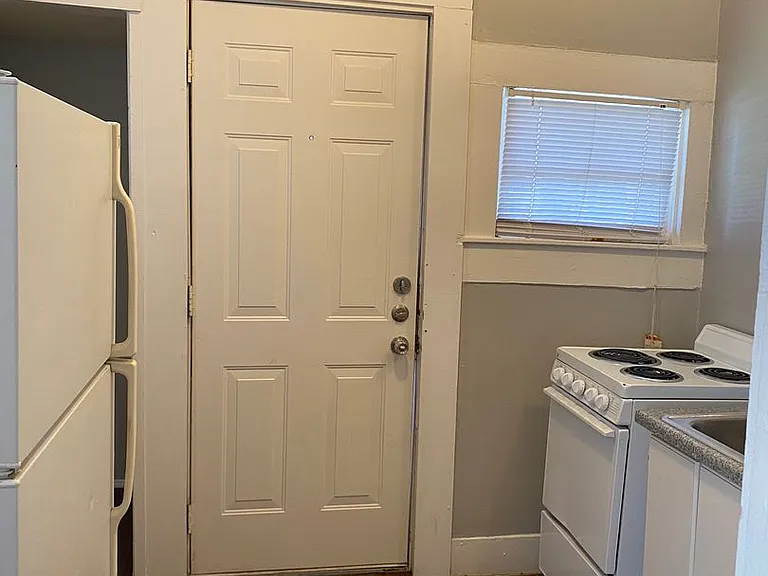 215 Paschal St — Photo 2