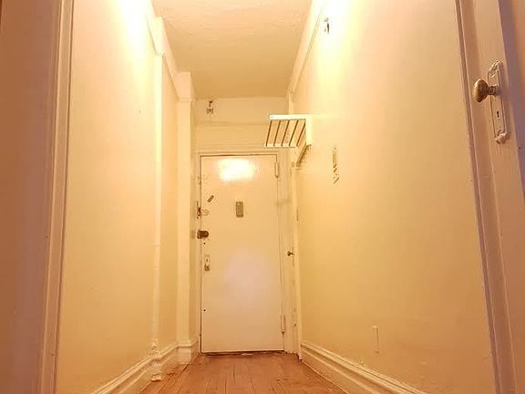 4th image of 2110 Westbury Ct #D4