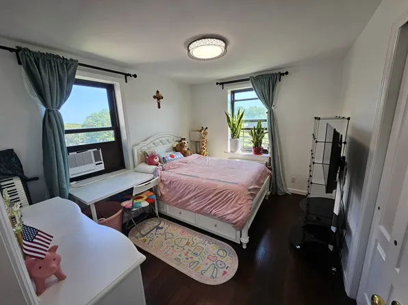 73-63 Bell Boulevard image 8 of 17