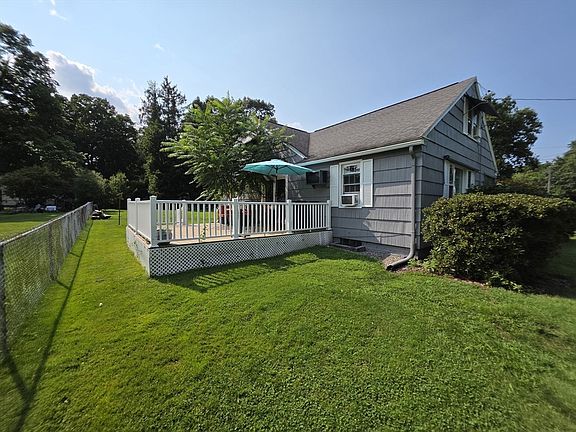 3rd image of 525 Chapin St