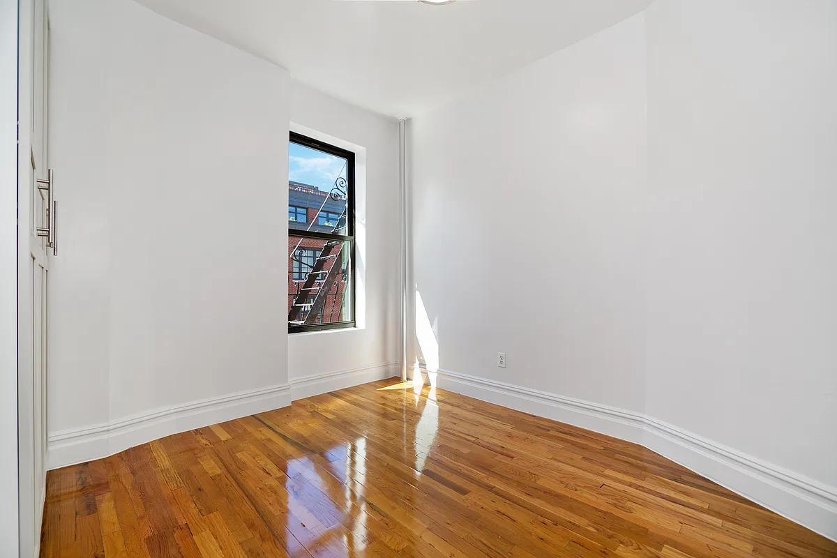 117 Perry Street — Photo 4