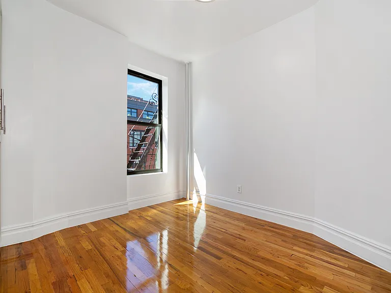 117 Perry St #17 — Photo 4