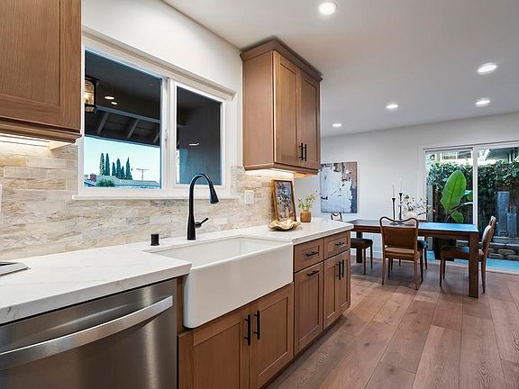 4th image of 8075 Blue Lake Dr