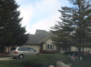 16964 Country Knoll Dr, Northville, MI 48168