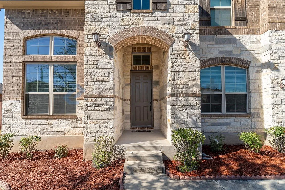 4 bed, 3.5 bath, 3808 sqft, $3,300 — Photo 1