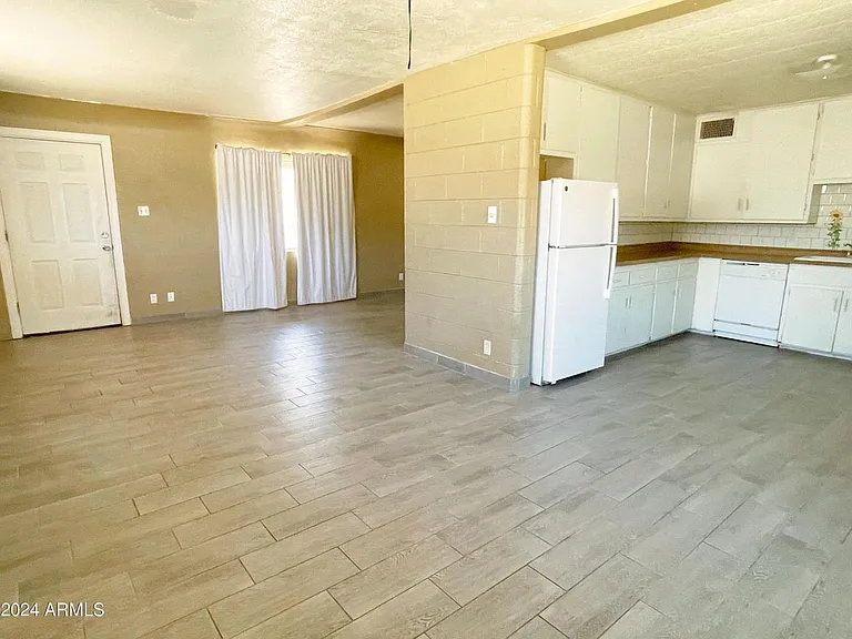 2138 E Turney Ave #D — Photo 4