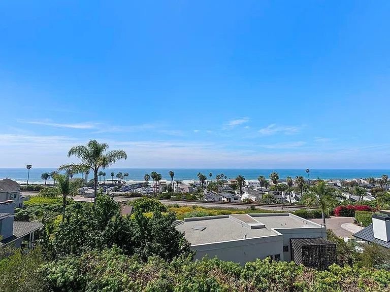 1654 Camino Del Mar #UPPER — Photo 48