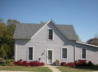 140 S 10th St, Hamilton, IL 62341