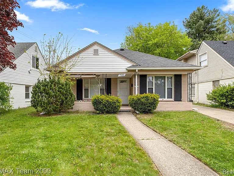 7322 Fenton St — Photo 1