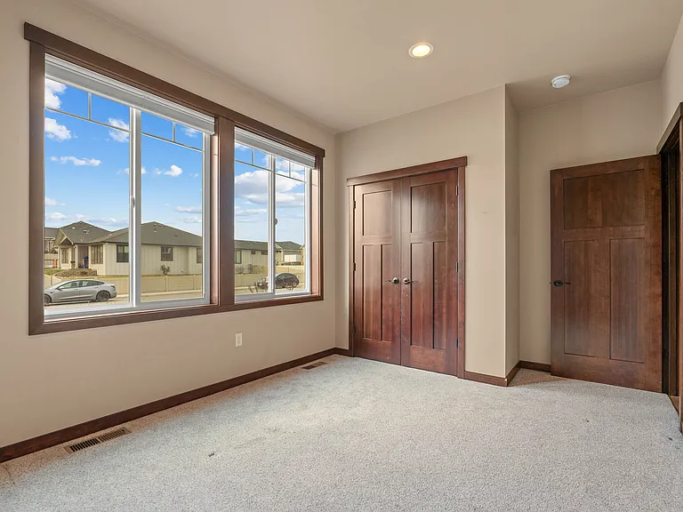 755 S Perry Ave — Photo 16