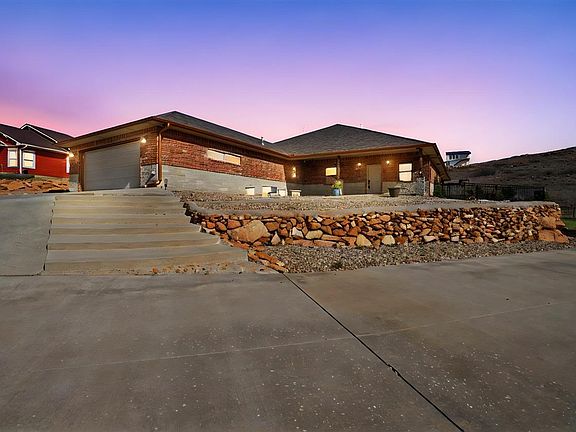 2nd image of 105 Granite Ridge Cir