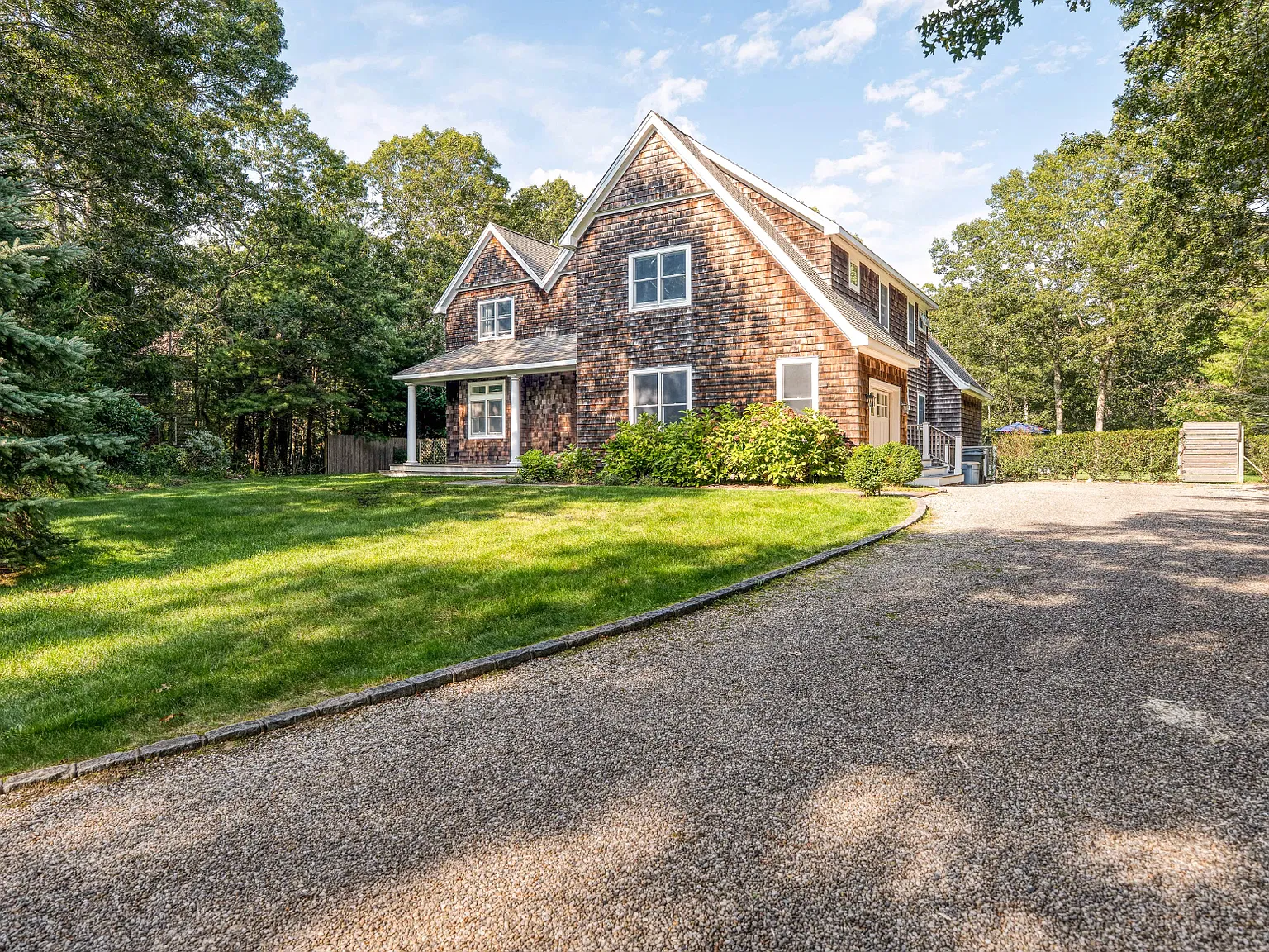 Wainscott Retreat with Five Bedrooms and Pool House — Photo 3