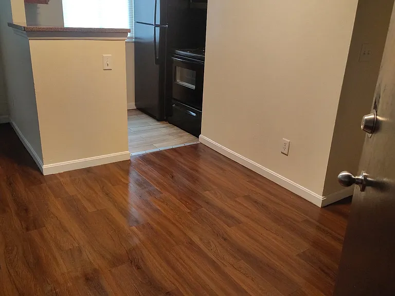 4326 Hamilton Ave #8 — Photo 13