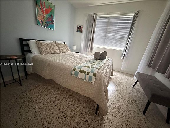 4th image of 461 SW 6th St #8
