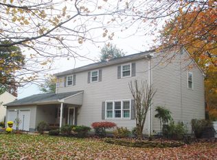 28 Arrowwood Dr, Hamilton, NJ 08690