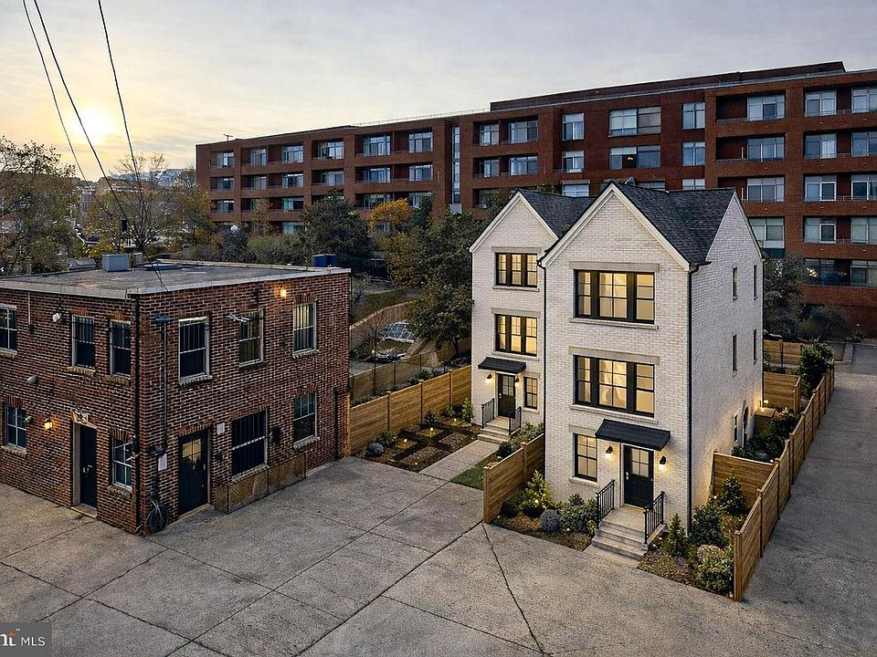 1st image of 327 Street NE Rear L