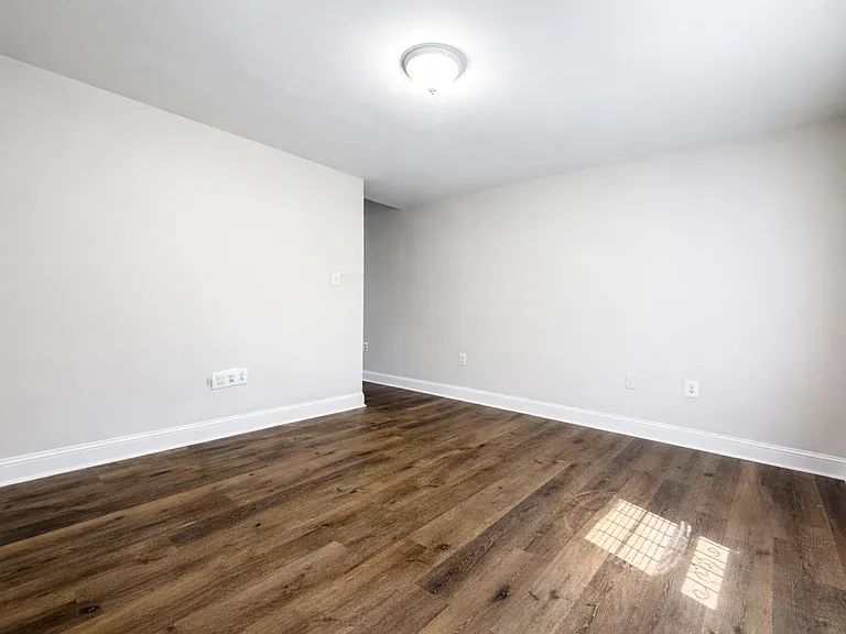3201 E Fairmount Ave — Photo 7