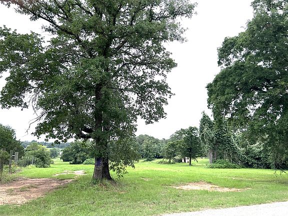 2nd image of 2 Rosanky Cattle Company Rd