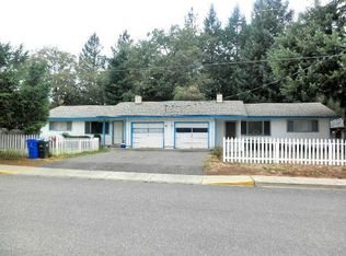 308 N Hussey St, Cave Junction, OR 97523