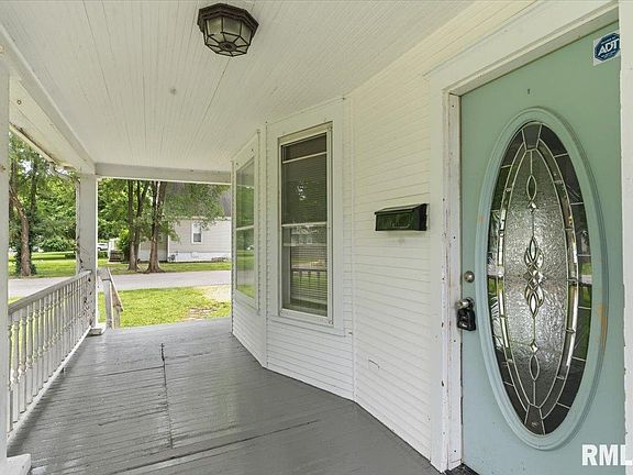 4th image of 2921 S Park Ave