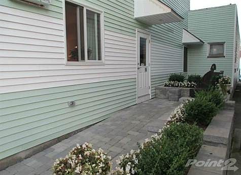 Nice Walkway to the one bedroom apt