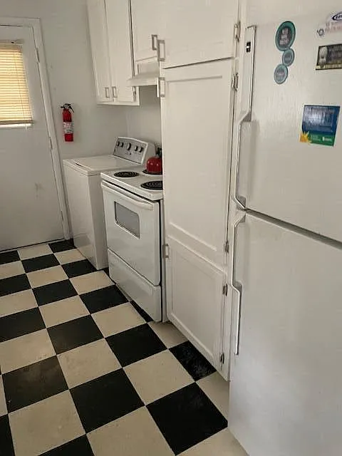 3 bed, 1.0 bath, 1100 sqft, $1,350 — Photo 3