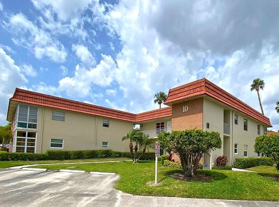 1st image of 10 Vista Palm Ln APT 106