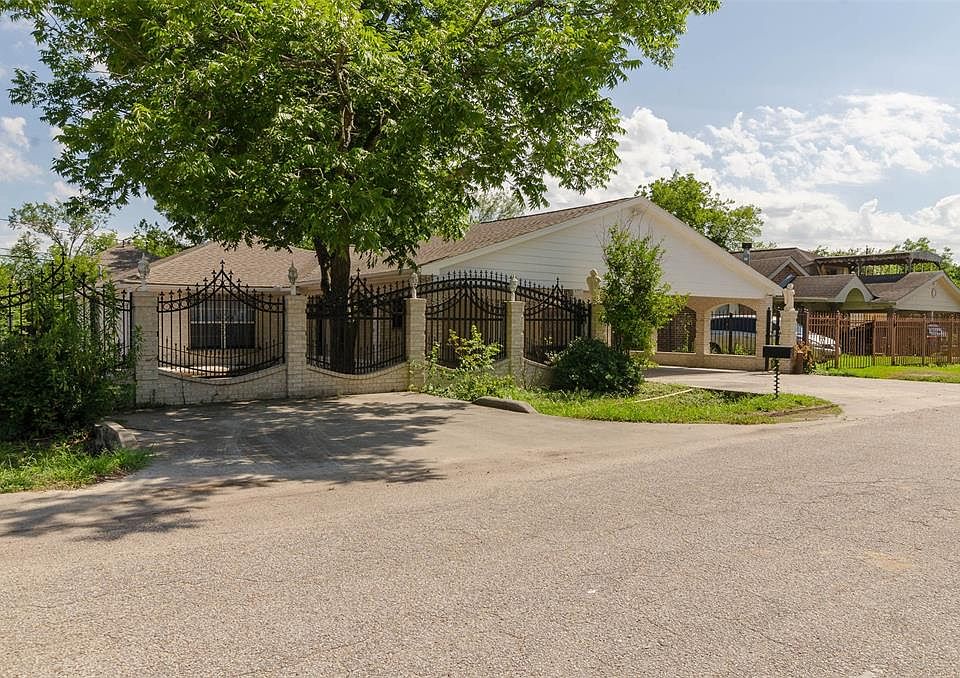 1st image of 1806 Charriton Dr