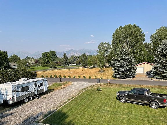 4th image of 349 Crest Dr