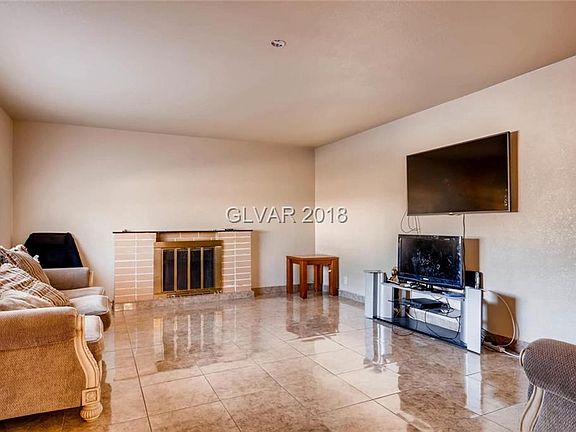 4th image of 2420 Palma Vista Ave