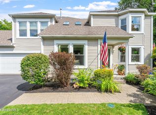 78 Killarney Dr, Niskayuna, NY 12309