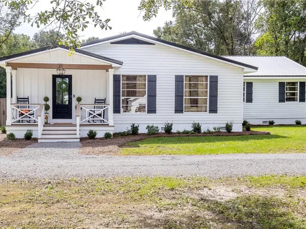 27 Saraland Ave N, Saraland, AL 36571
