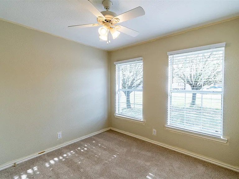 2604 Peach Tree Ln — Photo 6