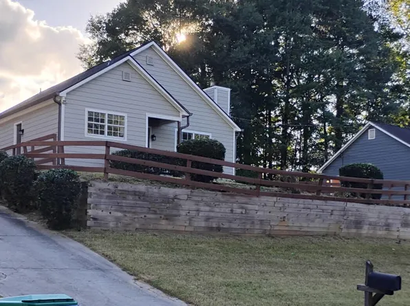 910 Winterside Ln, Atlanta, GA 30349