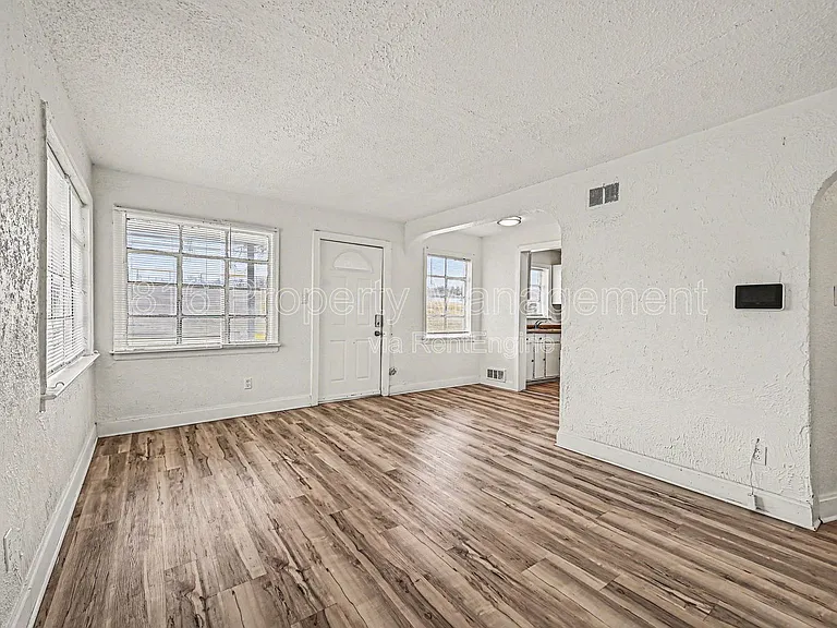 4216 Cleveland Ave — Photo 3