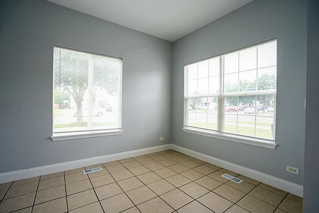 2837 Oakmont Dr — Photo 2