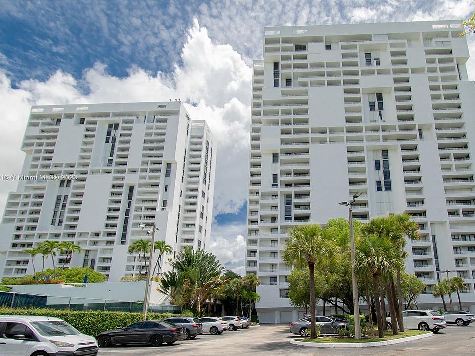 1st image of 20225 NE 34th Ct APT 2711