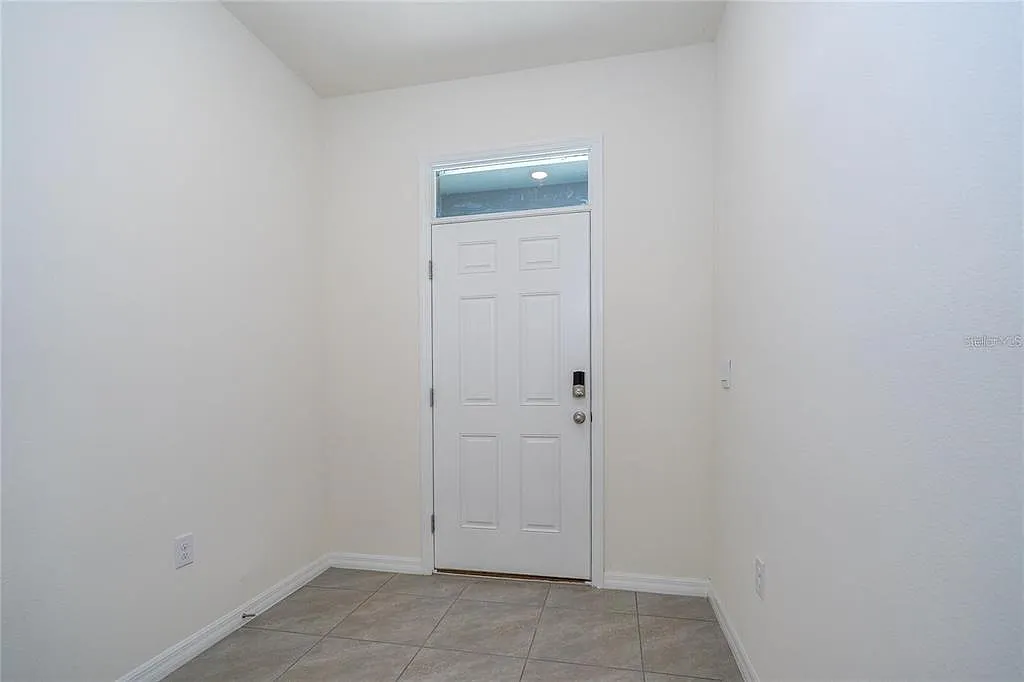 3 bed, 2.5 bath, 1673 sqft, $2,200 — Photo 2