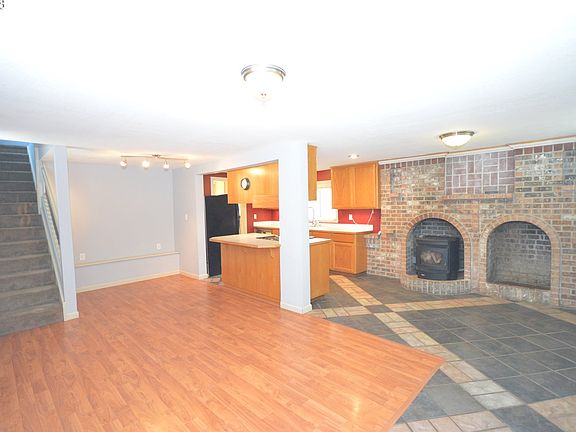 3rd image of 424 N 1st Ave