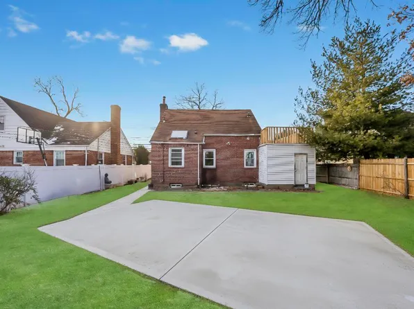 (undisclosed Address), New Hyde Park, NY 11040