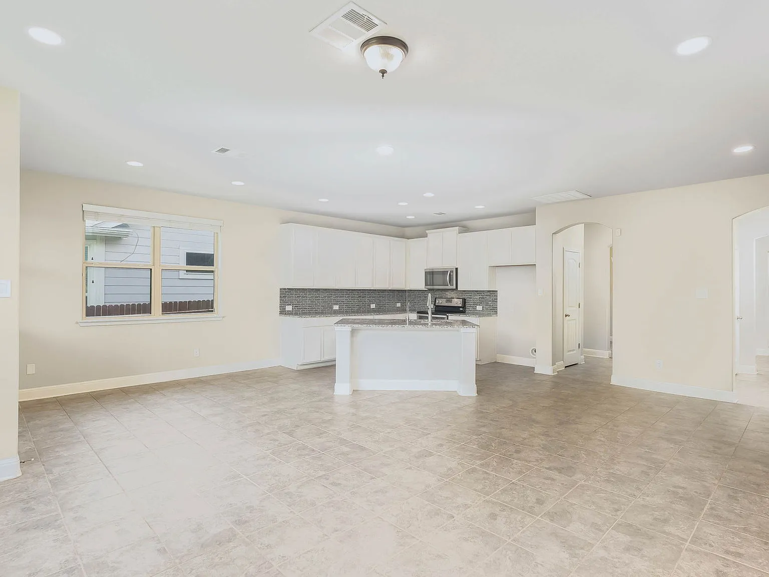 3 bed, 1877 sqft, $1,950 — Photo 3